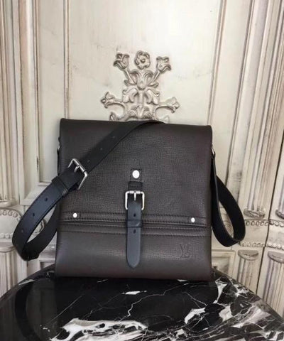 LV Canyon Messenger PM Utah Leather Bleu Marine