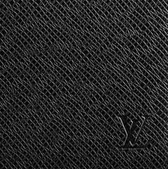 LV Multiple Wallet Taiga Leather Noir